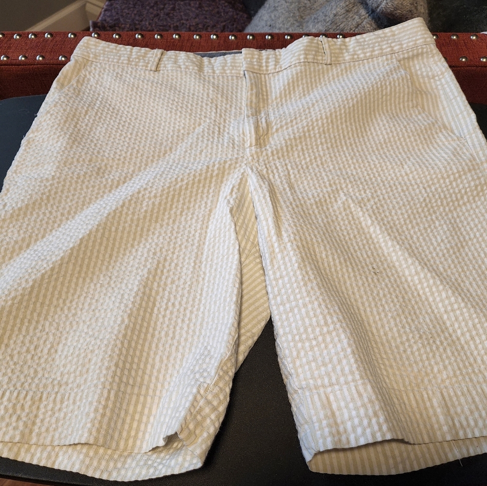 Banana Republic womens Sz 12 seersucker Bermuda shorts